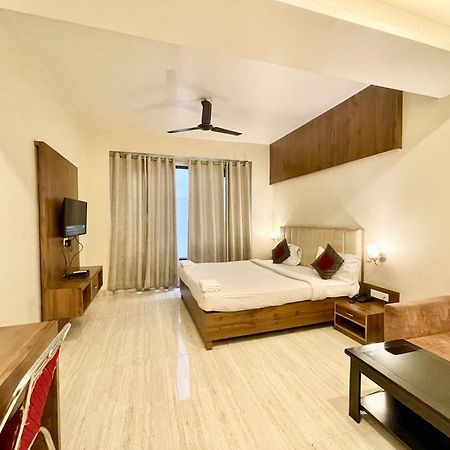 Hotel Rudraksh ! Varanasi !Fully-Air-Conditioned Hotel At Prime Location With Parking Availability, Near Kashi Vishwanath Temple, And Ganga Ghat 2 Exteriör bild