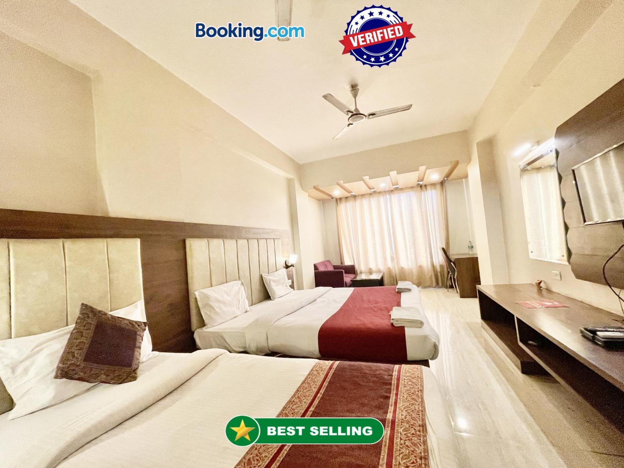 Hotel Rudraksh ! Varanasi !Fully-Air-Conditioned Hotel At Prime Location With Parking Availability, Near Kashi Vishwanath Temple, And Ganga Ghat 2 Exteriör bild