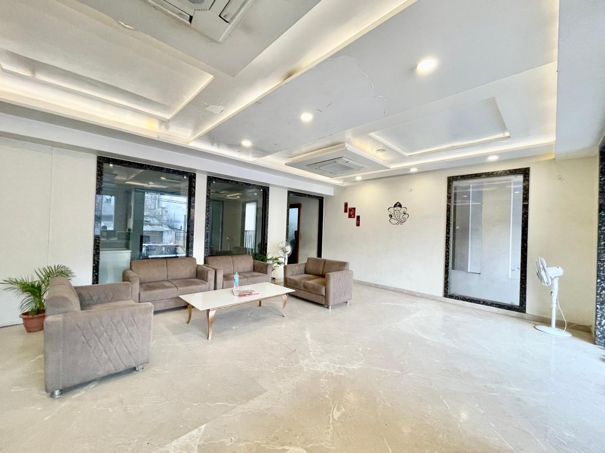 Hotel Rudraksh ! Varanasi !Fully-Air-Conditioned Hotel At Prime Location With Parking Availability, Near Kashi Vishwanath Temple, And Ganga Ghat 2 Exteriör bild