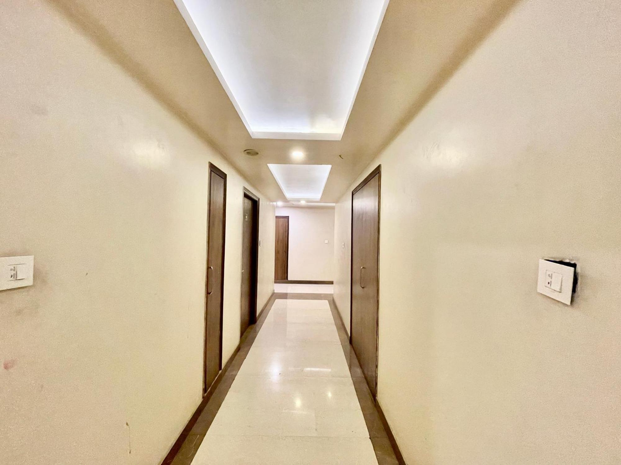 Hotel Rudraksh ! Varanasi !Fully-Air-Conditioned Hotel At Prime Location With Parking Availability, Near Kashi Vishwanath Temple, And Ganga Ghat 2 Exteriör bild