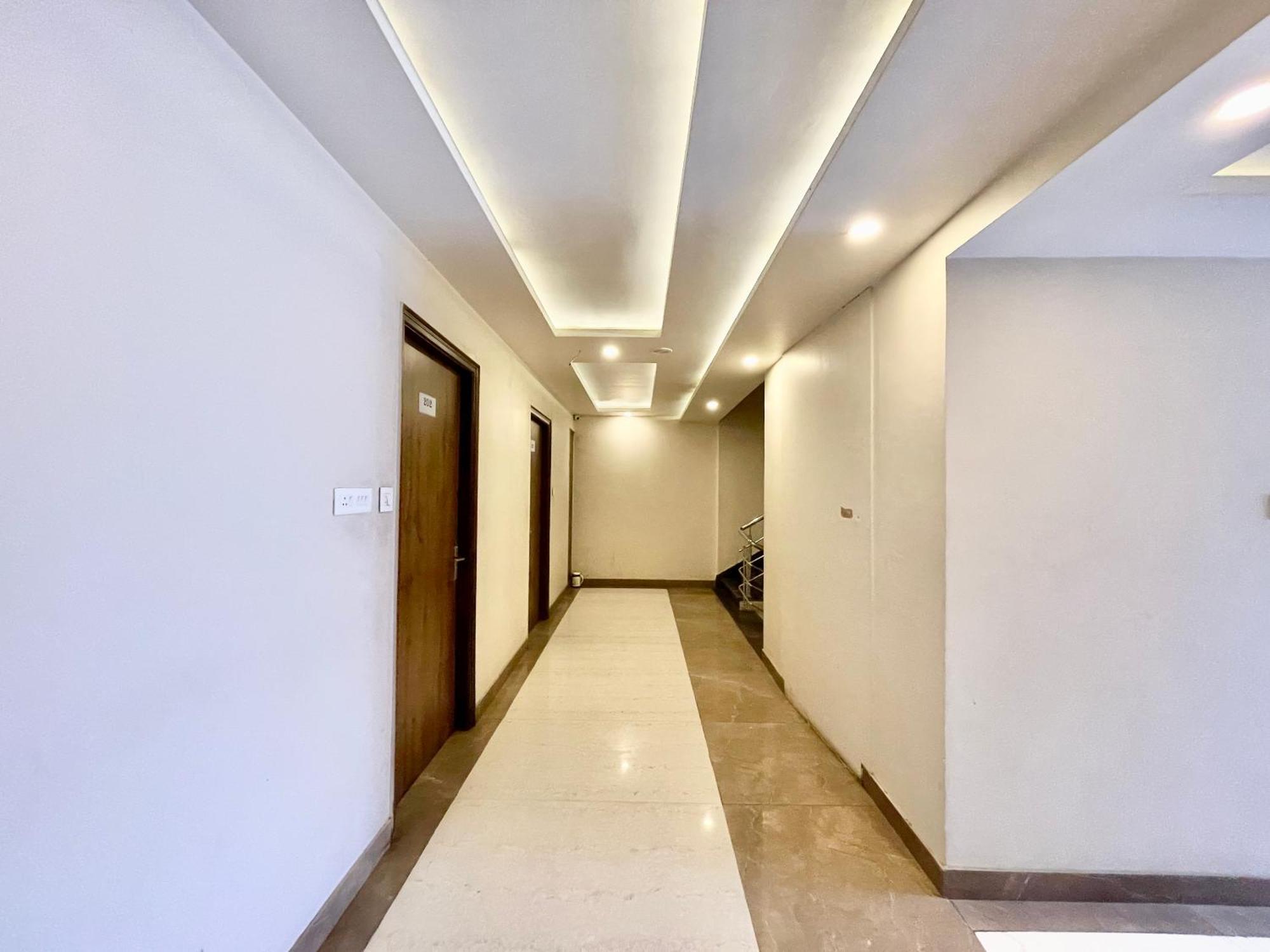 Hotel Rudraksh ! Varanasi !Fully-Air-Conditioned Hotel At Prime Location With Parking Availability, Near Kashi Vishwanath Temple, And Ganga Ghat 2 Exteriör bild