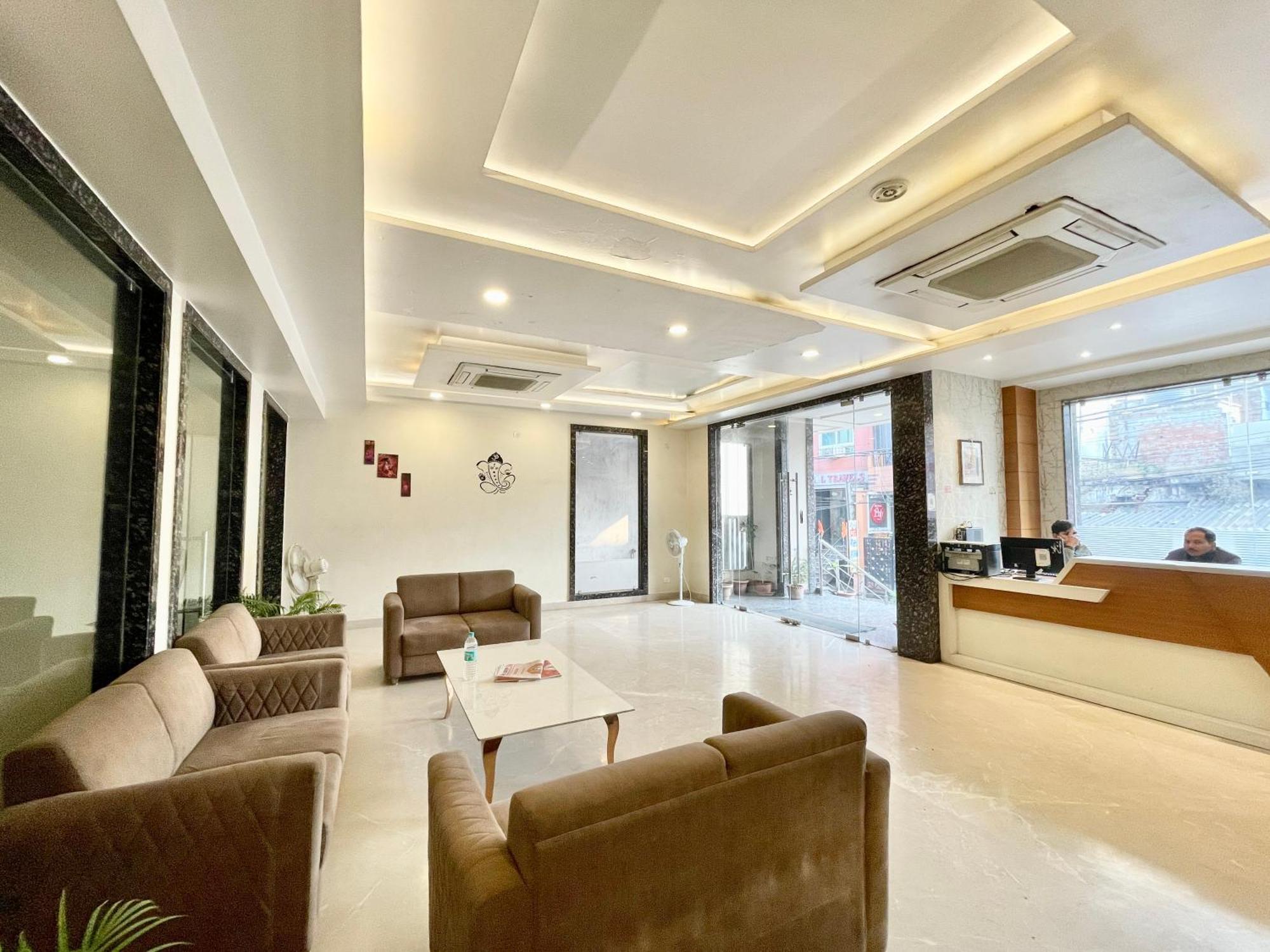 Hotel Rudraksh ! Varanasi !Fully-Air-Conditioned Hotel At Prime Location With Parking Availability, Near Kashi Vishwanath Temple, And Ganga Ghat 2 Exteriör bild