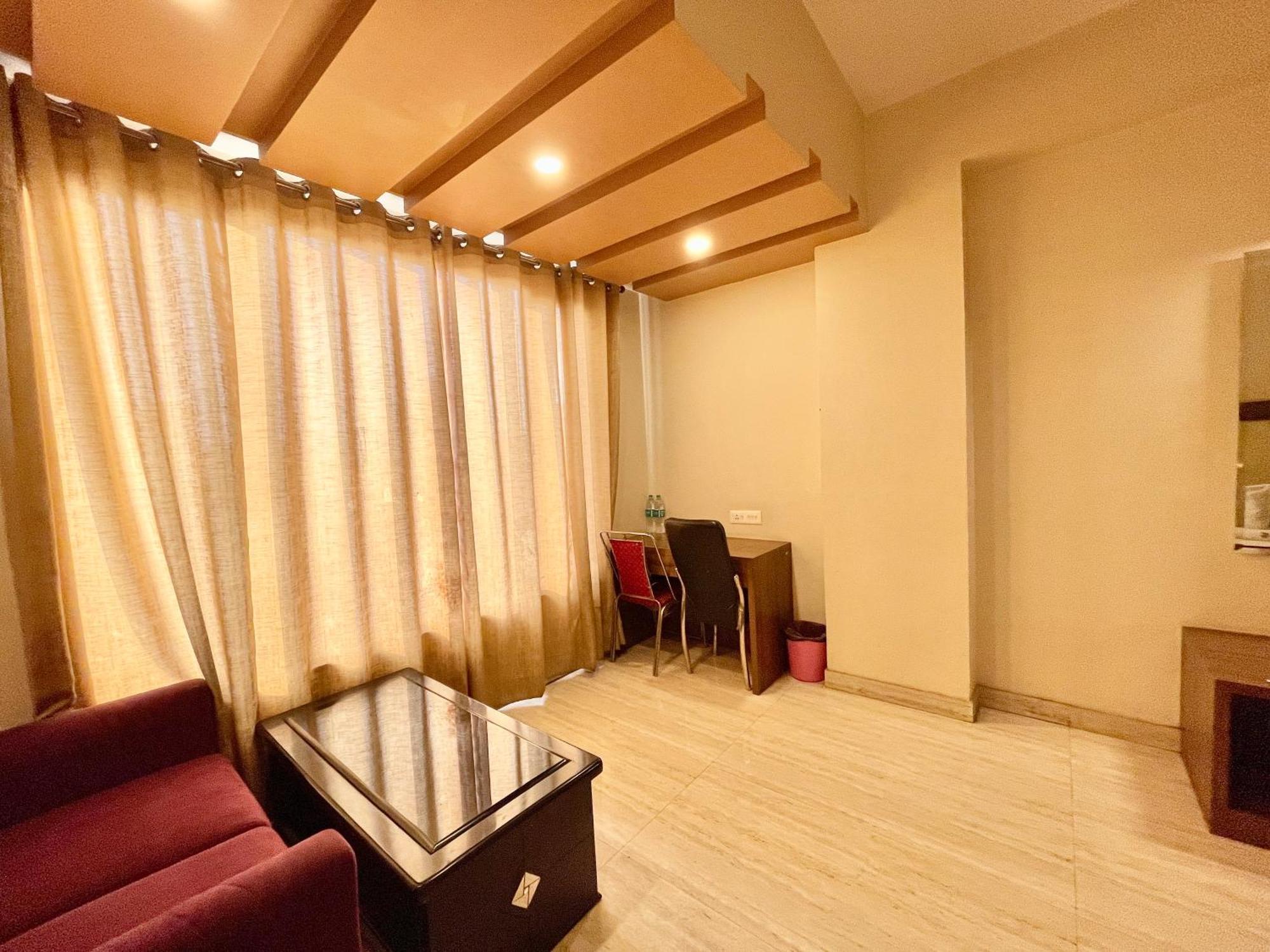 Hotel Rudraksh ! Varanasi !Fully-Air-Conditioned Hotel At Prime Location With Parking Availability, Near Kashi Vishwanath Temple, And Ganga Ghat 2 Exteriör bild
