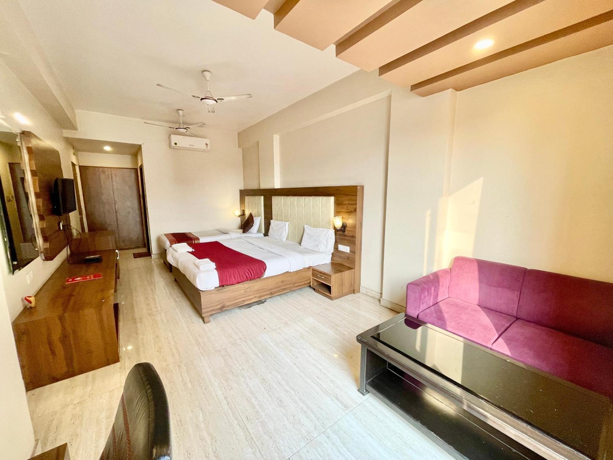 Hotel Rudraksh ! Varanasi !Fully-Air-Conditioned Hotel At Prime Location With Parking Availability, Near Kashi Vishwanath Temple, And Ganga Ghat 2 Exteriör bild