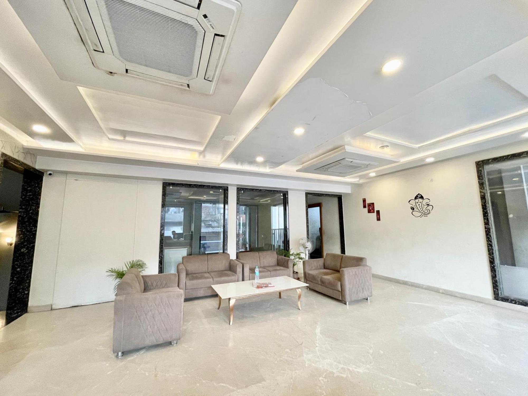 Hotel Rudraksh ! Varanasi !Fully-Air-Conditioned Hotel At Prime Location With Parking Availability, Near Kashi Vishwanath Temple, And Ganga Ghat 2 Exteriör bild