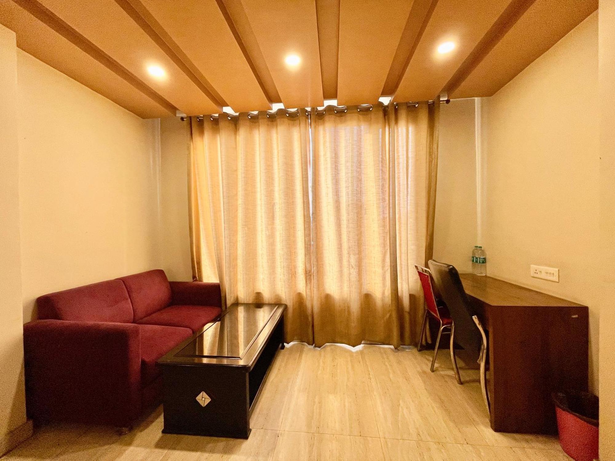 Hotel Rudraksh ! Varanasi !Fully-Air-Conditioned Hotel At Prime Location With Parking Availability, Near Kashi Vishwanath Temple, And Ganga Ghat 2 Exteriör bild